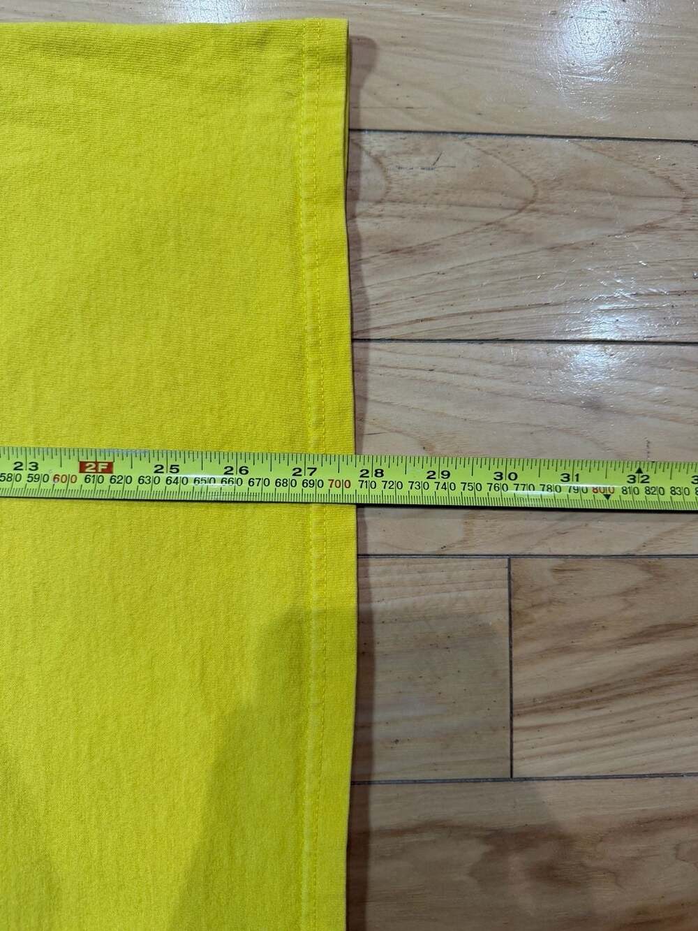 Vintage Y2K Yellow Nike Center Swoosh Graphic Tee - Picture 7 of 8